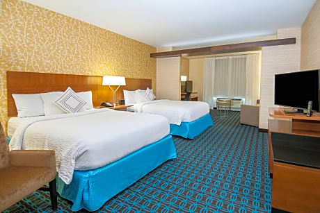 Suite, Multiple Beds (2 Queen Beds and 1 Double Sofa Bed)