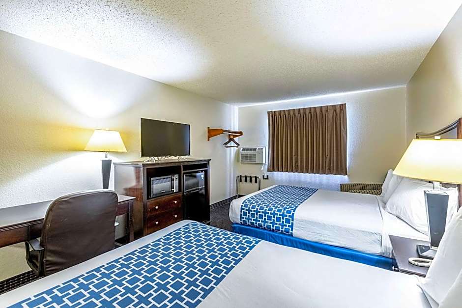 Econo Lodge Inn & Suites