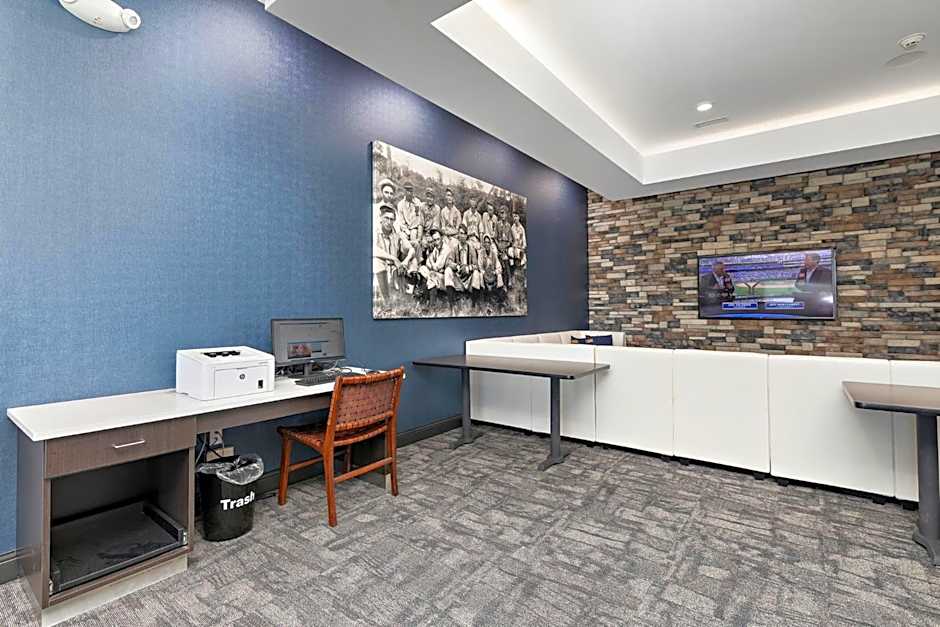 Holiday Inn Express Kansas City North Parkville By IHG