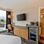 Clarion Lakeside Inn & Conference Centre