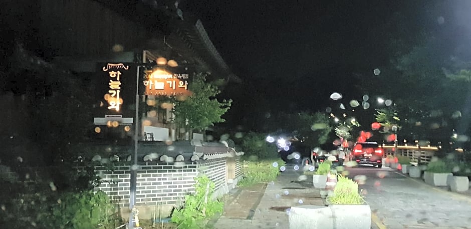 Hanulgiwa Hanok Stay