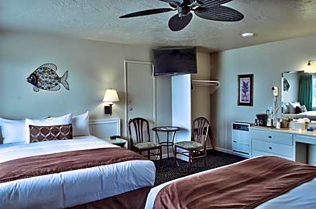 Queen Room with Two Queen Beds - Top Floor