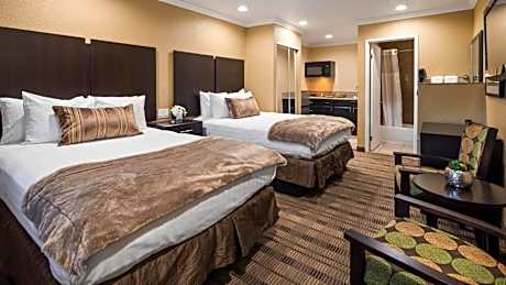 2 Double Beds Non-Smoking Full Kitchen Wireless High-Speed Internet Access Microwave And Refrigerat