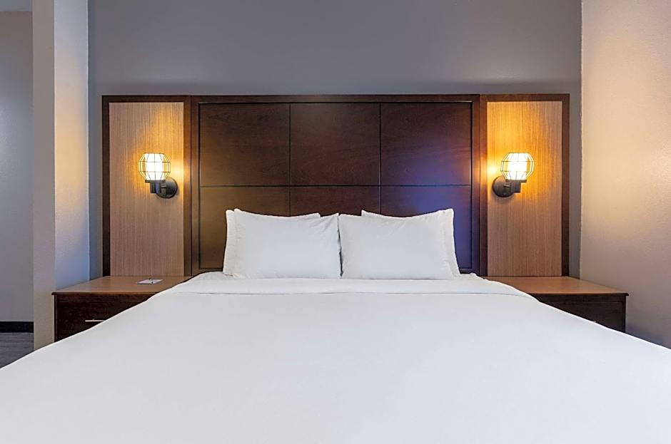 Wingate by Wyndham - DFW North