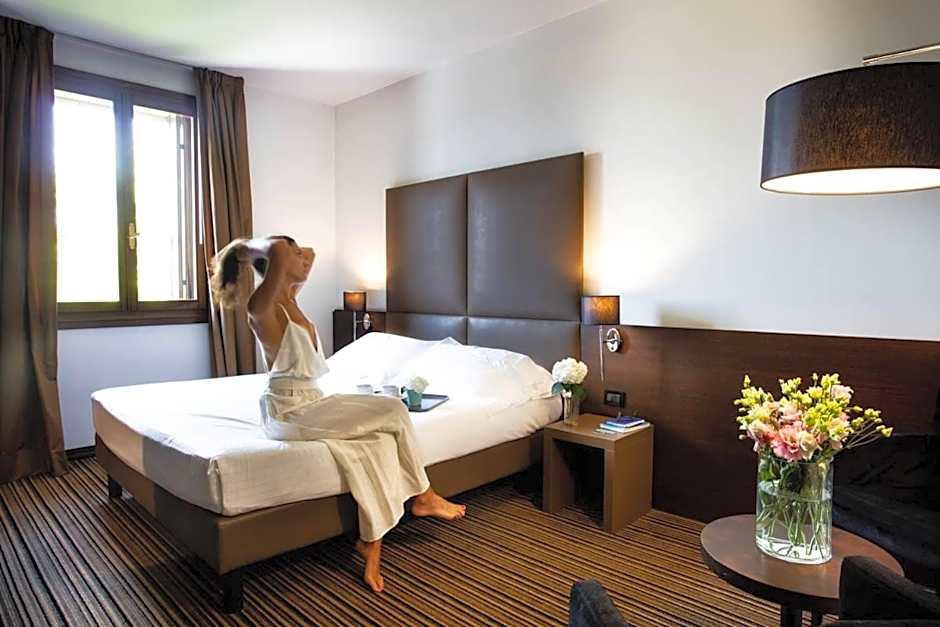 Sweet Hotel