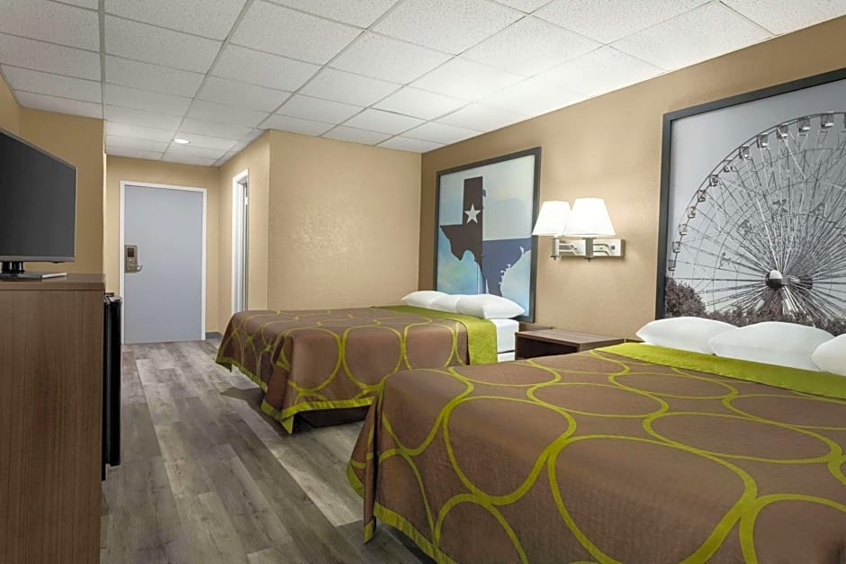 Super 8 by Wyndham Gainesville TX