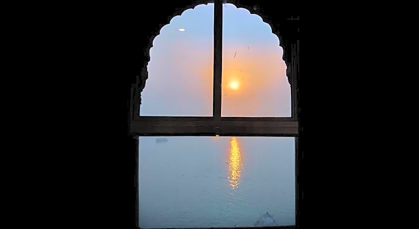 Dwivedi Hotels - Palace On Steps