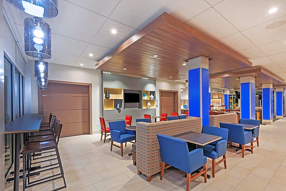 Holiday Inn Express and Suites Chanute By IHG