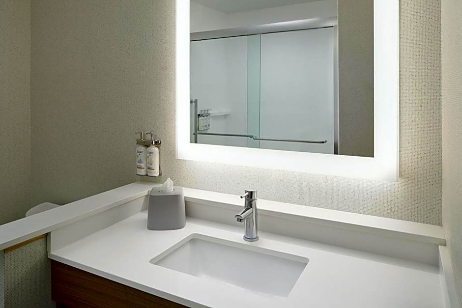 Holiday Inn Express And Suites Brunswick By IHG