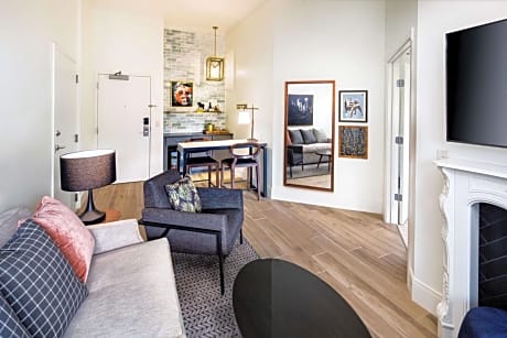 Andaz Deluxe Suite
