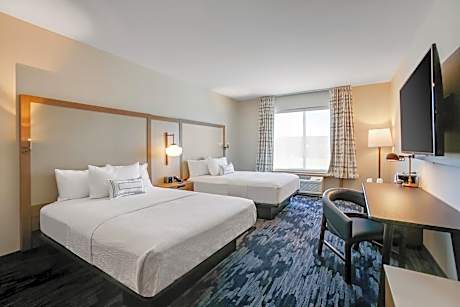 Queen Room with Two Queen Beds - Hearing Accessible