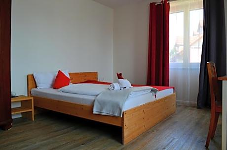 Hotel "Cafe Verkehrt" - Wellcome Motorbiker, Berufsleute und Reisende im Schwarzwald