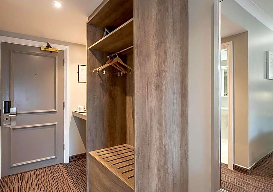 Hogs Back Hotel & Spa