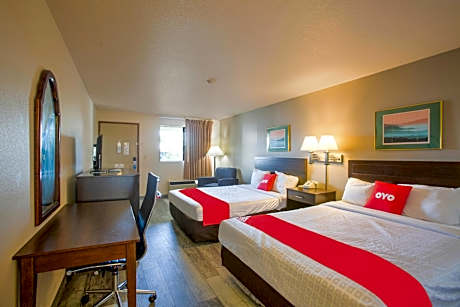 OYO Woodland Hotel and Suites