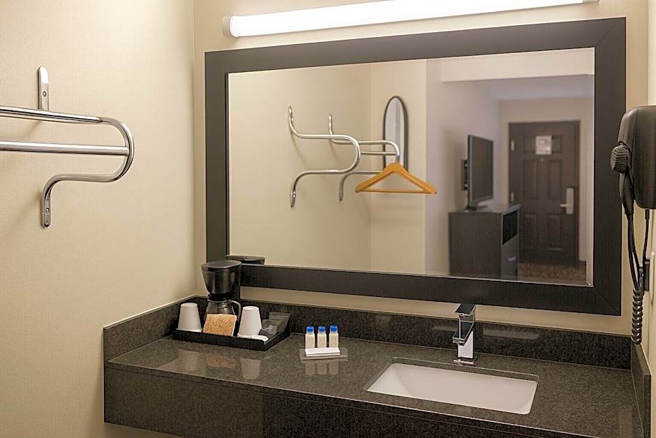 Boarders Inn & Suites by Cobblestone Hotels - Ashland City