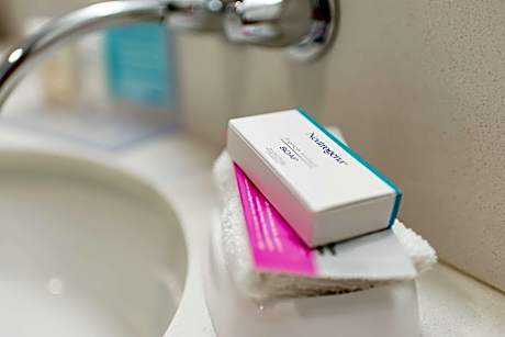 King Room with King Bed - Non-Smoking