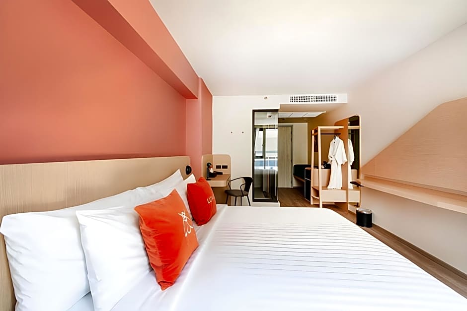 Lumen Bangkok Udomsuk Station