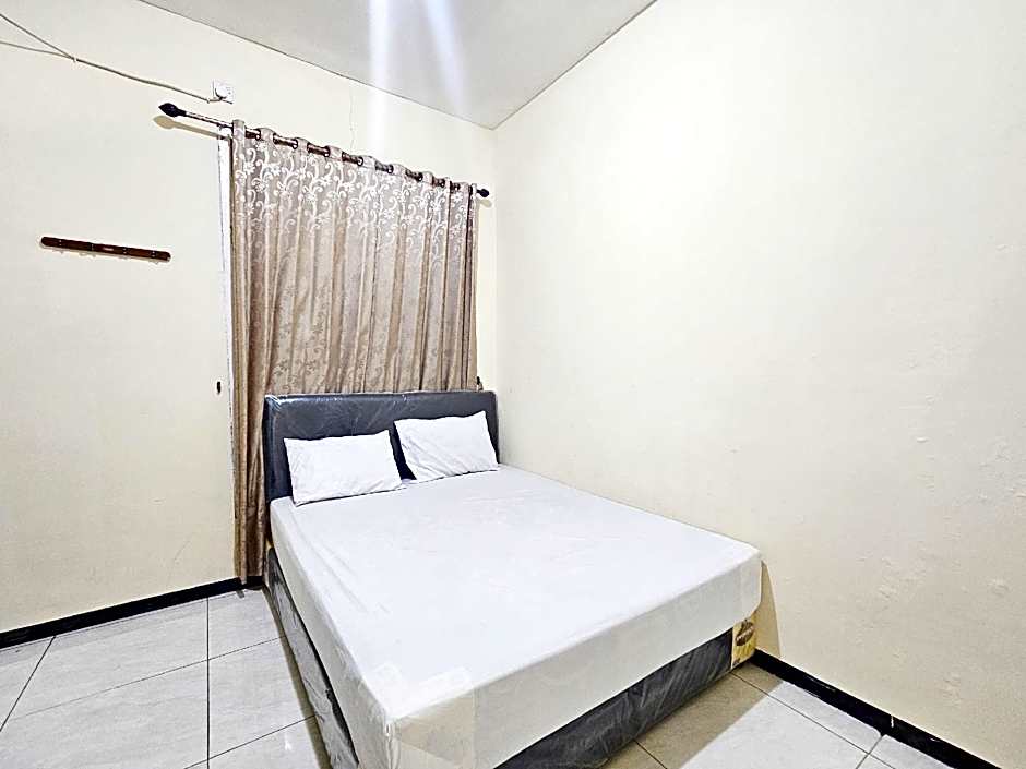 Hasana Guest House Syariah near Royal Plaza RedPartner