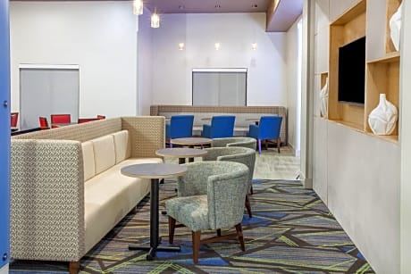 Holiday Inn Express Hotel and Suites Texarkana, an IHG Hotel