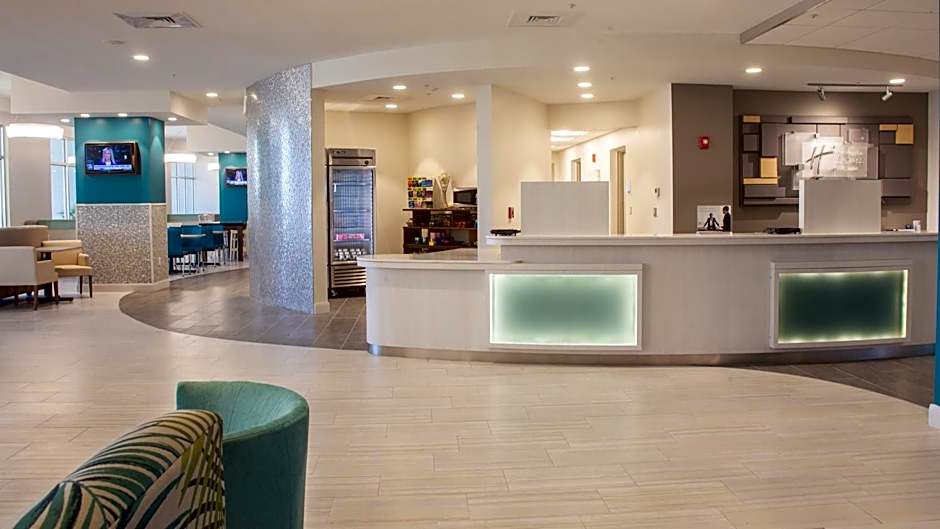 Holiday Inn Express & Suites Panama City Beach - Beachfront By IHG