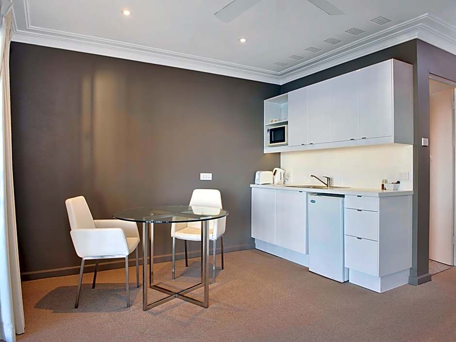 Dutchies Motel Nelson Bay & Dutchmans Beach Apartments