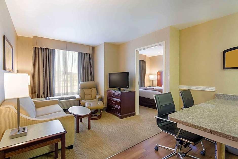 Mainstay Suites Airport