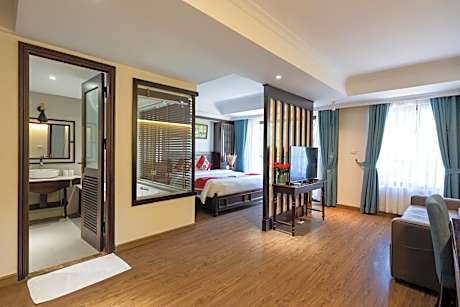 Suite with Garden View