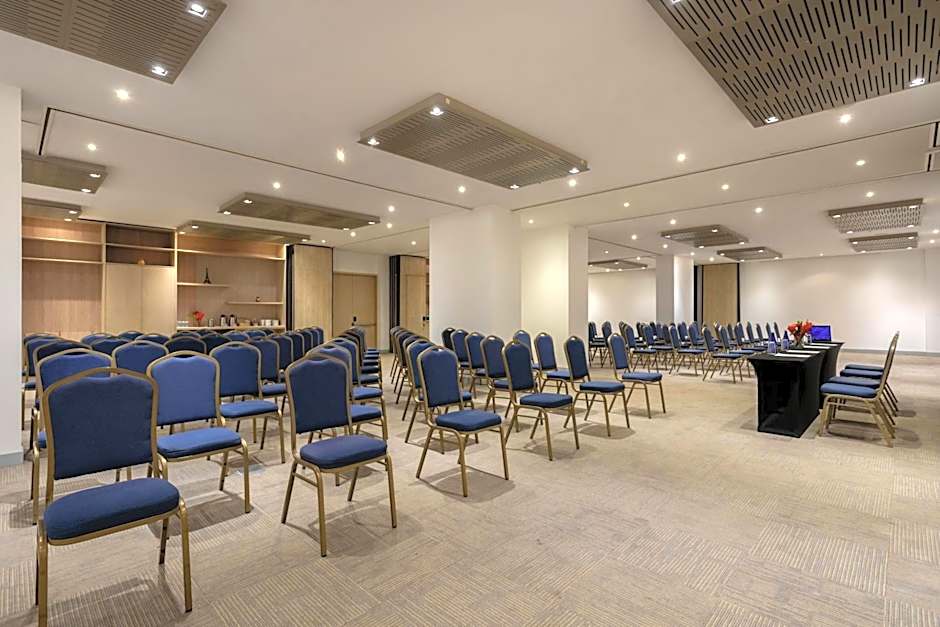 Courtyard By Marriott Santa Marta Resort