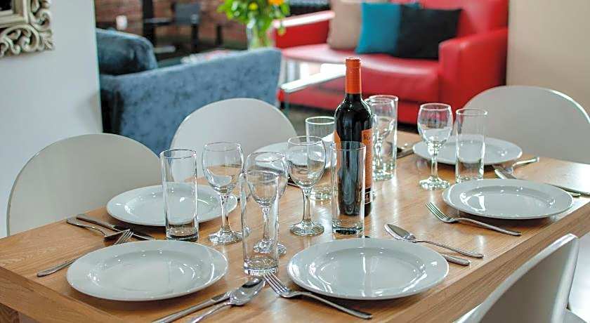 Base Serviced Apartments - Sir Thomas Street