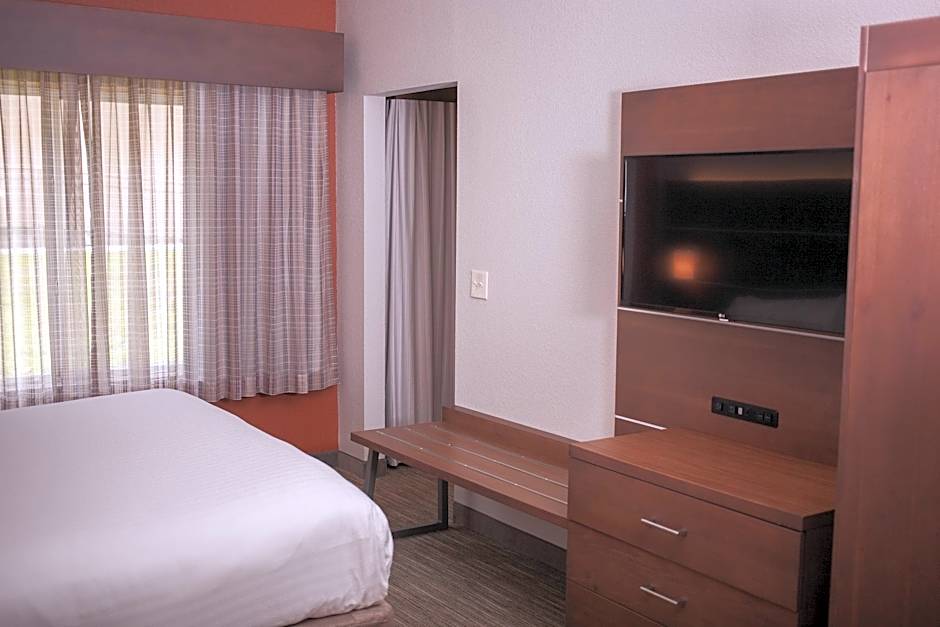 Holiday Inn Express & Suites Logan By IHG