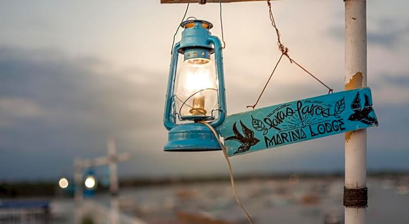 Paras Paros Marina Lodge