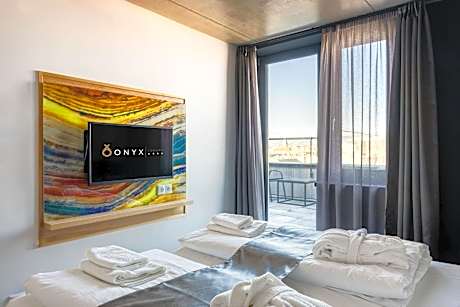Luxury Penthouse Suite With Outdoor Jacuzzi