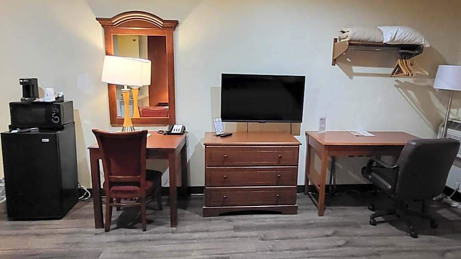 Super 8 by Wyndham Canton/Livonia Area