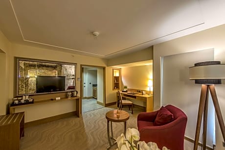 King One Bedroom Suite
