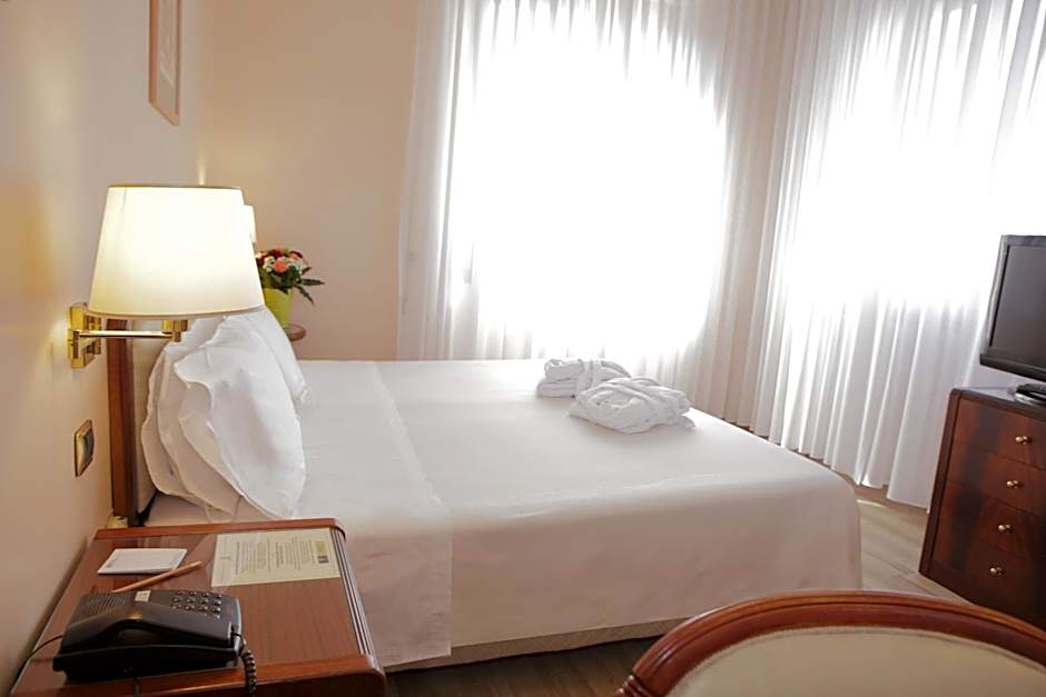 Photo 1 of 27 of Double Room
