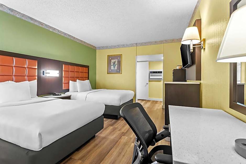 Quality Inn Airport - Cruise Port