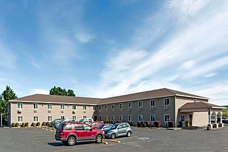 Super 8 by Wyndham Lewiston