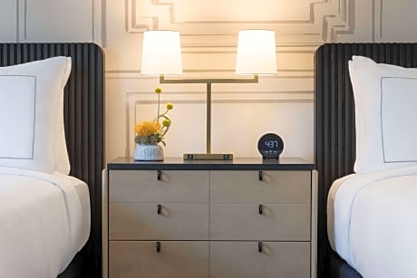 2Qn Mobility/Hearing Acc W/Bathtub Corner