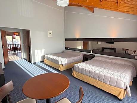 Classic Quadruple Room