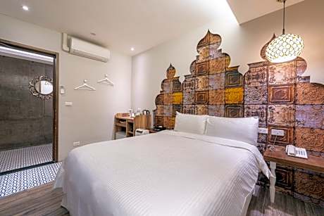 Bath House (1 Double bed)