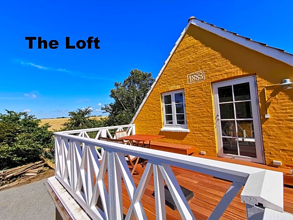 The 'Loft' Apartment- "Den Gule Svane" Guest House - near Rønne & Beach