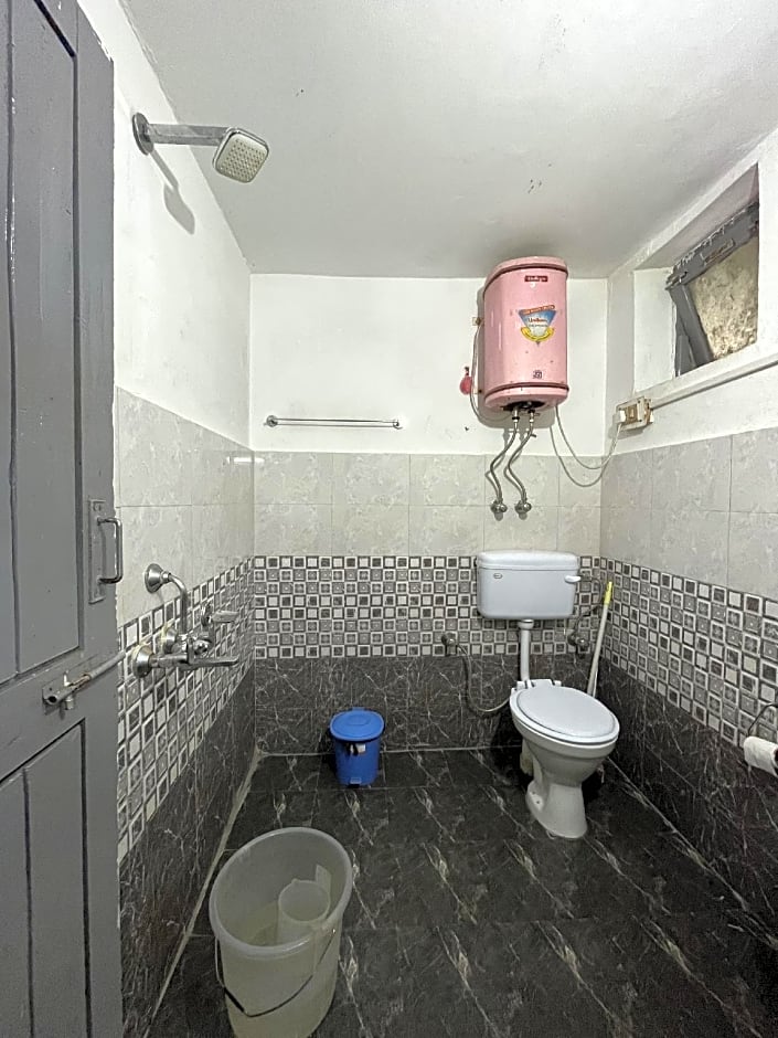 Young Monk Hostel & Cafe Manali