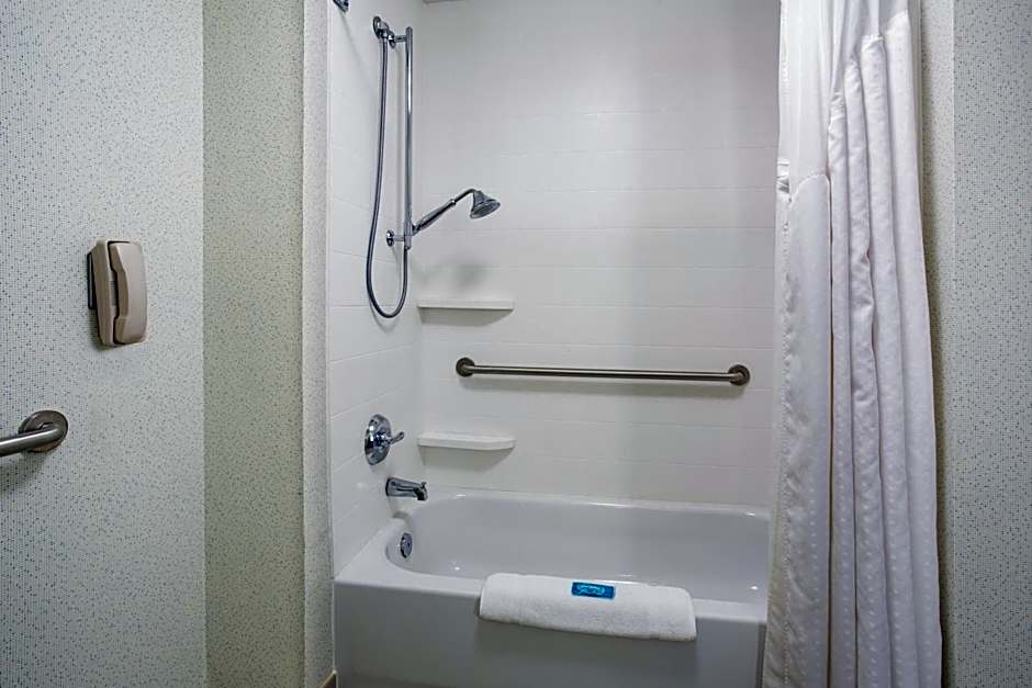 Holiday Inn Express Kansas City - at the Legends By IHG