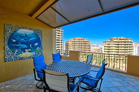 Bella Sirena Beachfront Resort