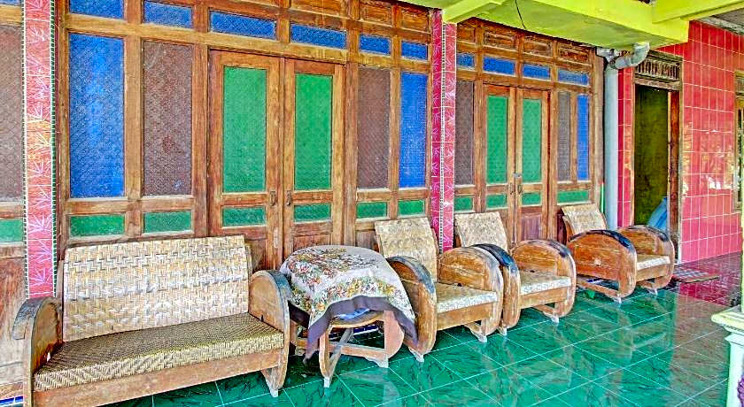 SPOT ON 92535 Guest House Pak Darso