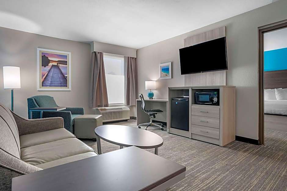 Photo 1 of 6 of 1 Bedroom 1 Queen Bed with Sofabed Suite