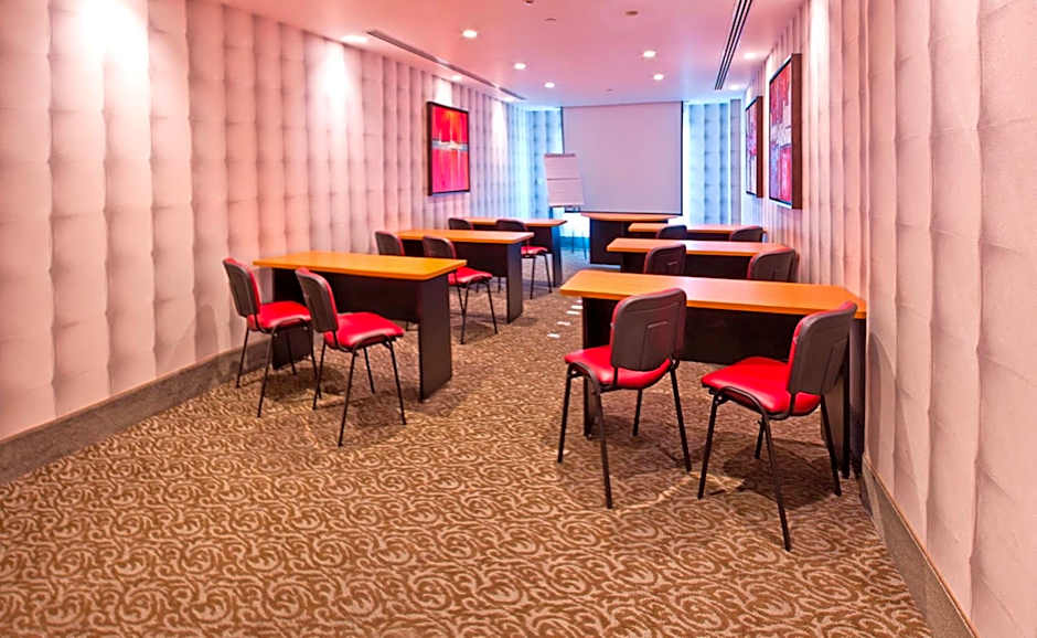Holiday Inn Express & Suites Queretaro By IHG