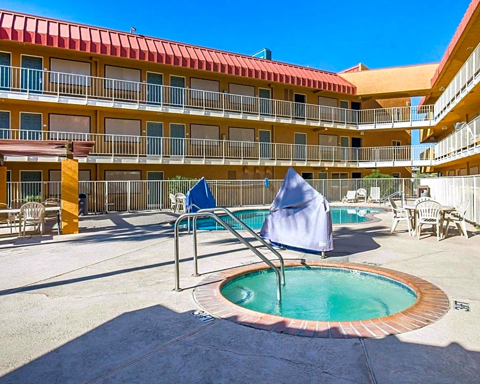 Rodeway Inn & Suites