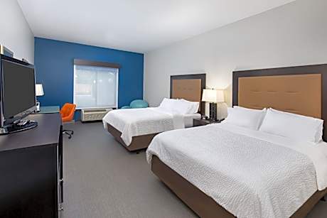 Standard Queen Room with Two Queen Beds and Roll-In Shower - Mobility Access