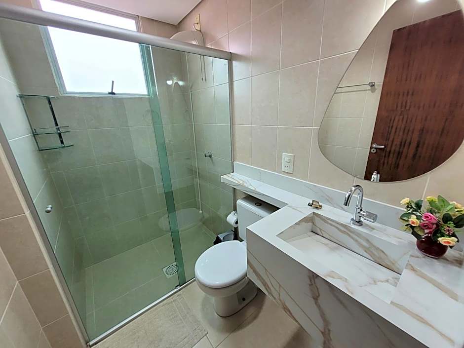 3 suítes grandes, 4 garagens, Vista mar, ótima localização a 2 minutos do mar em Meia Praia - Itapema